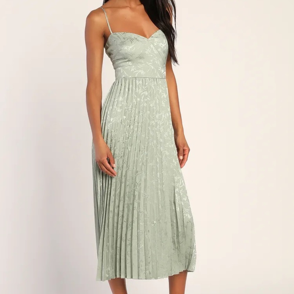 NWOT Nordstrom Lulus Regal Romance Sage Floral Jacquard Pleated Satin Mi…
